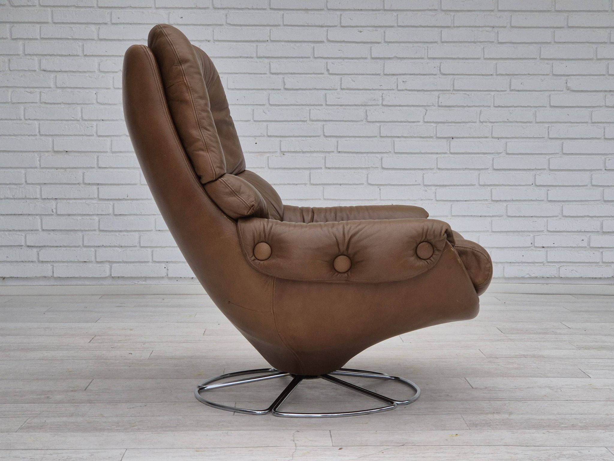1970s, Scandinavian swivel chair, original condition, brown furniture leather.