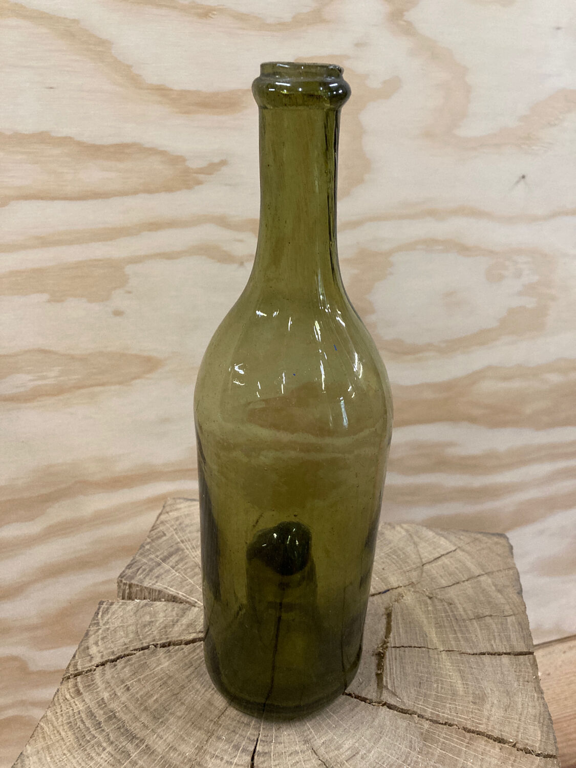 Bouteille en verre verte ancienne Wabi Sabi