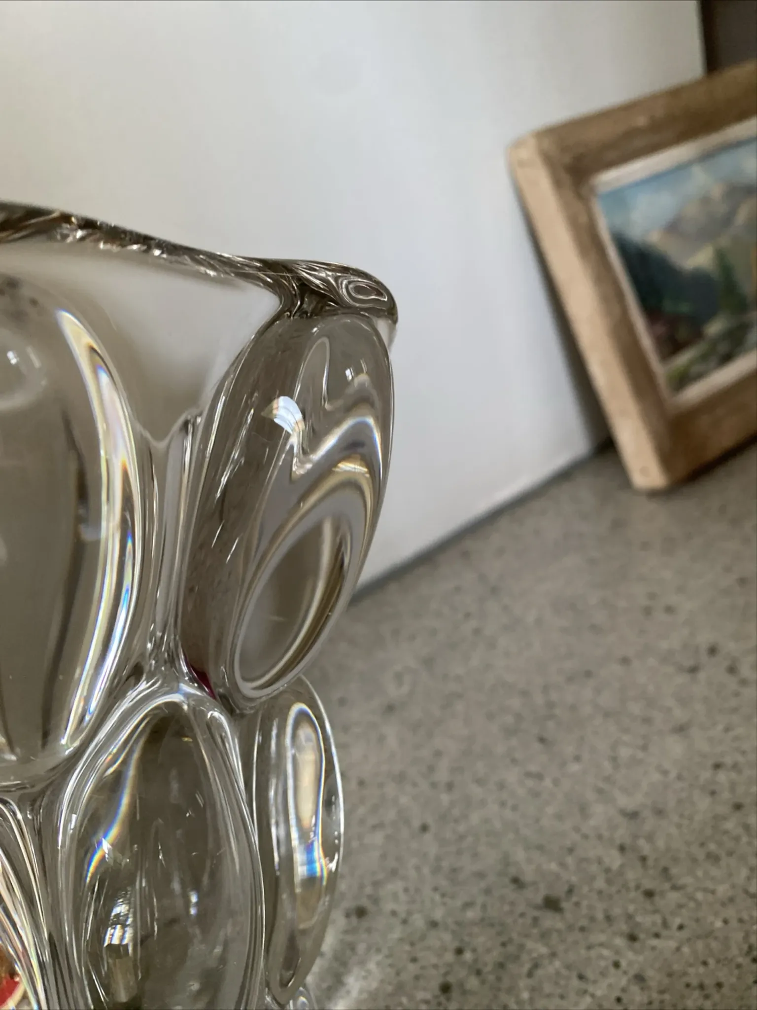 Pierre d'Avesn modernist vase in honeycomb crystal from the 1970s.