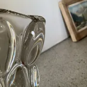 Pierre d'Avesn modernist vase in honeycomb crystal from the 1970s.