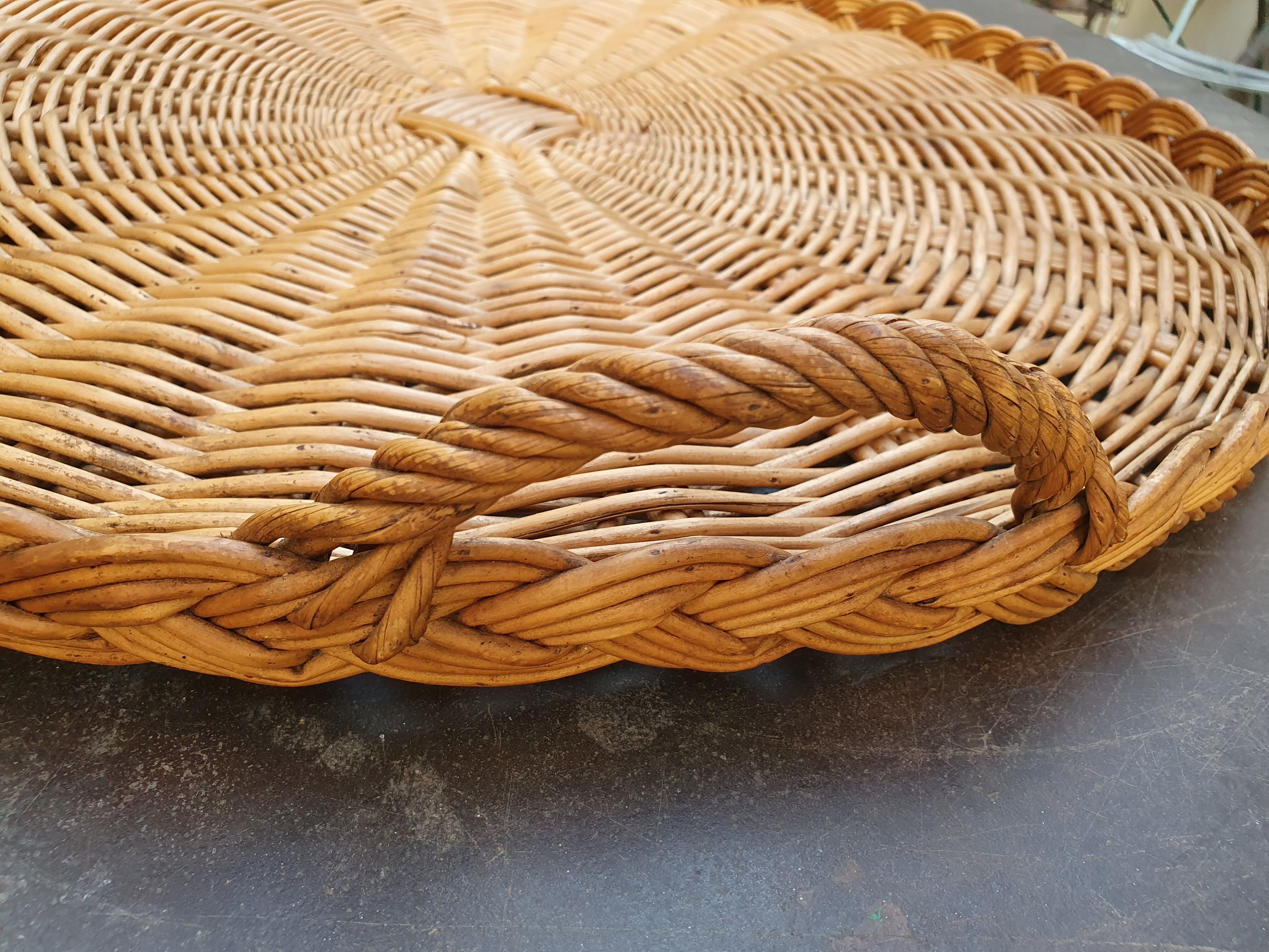Wicker tray