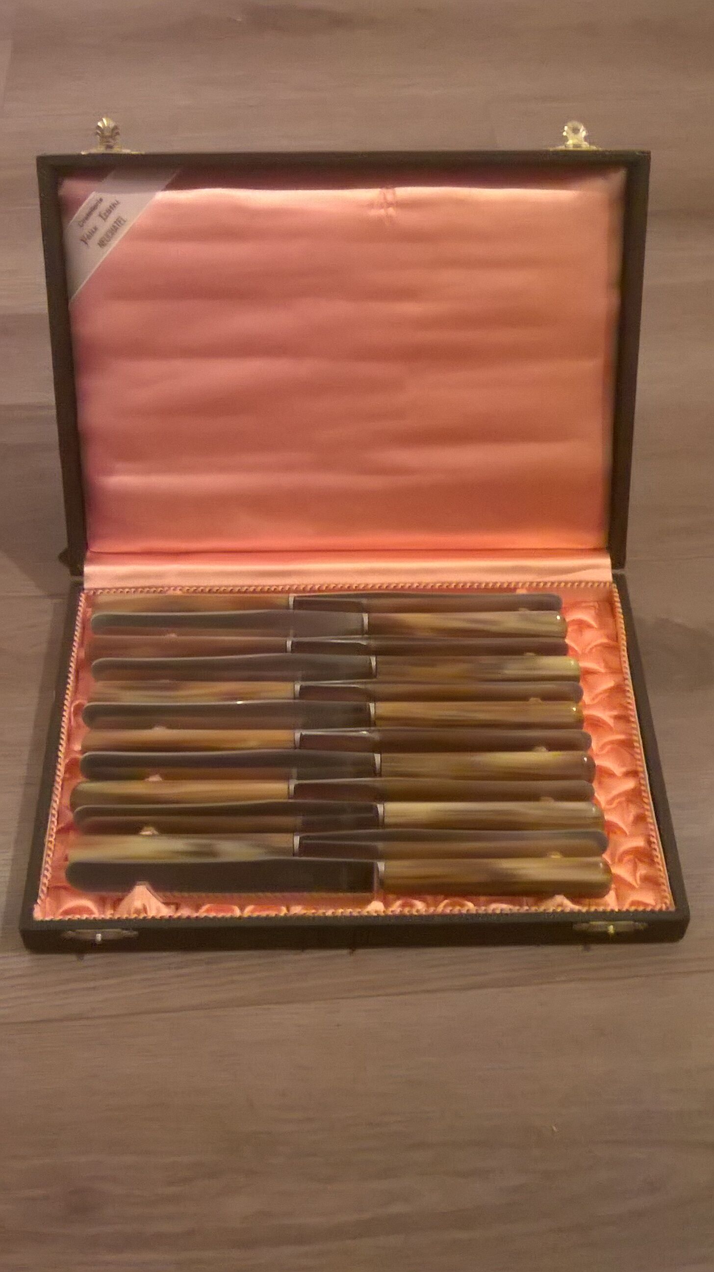 Coffret 12 couteaux Lüthi Neuchâtel