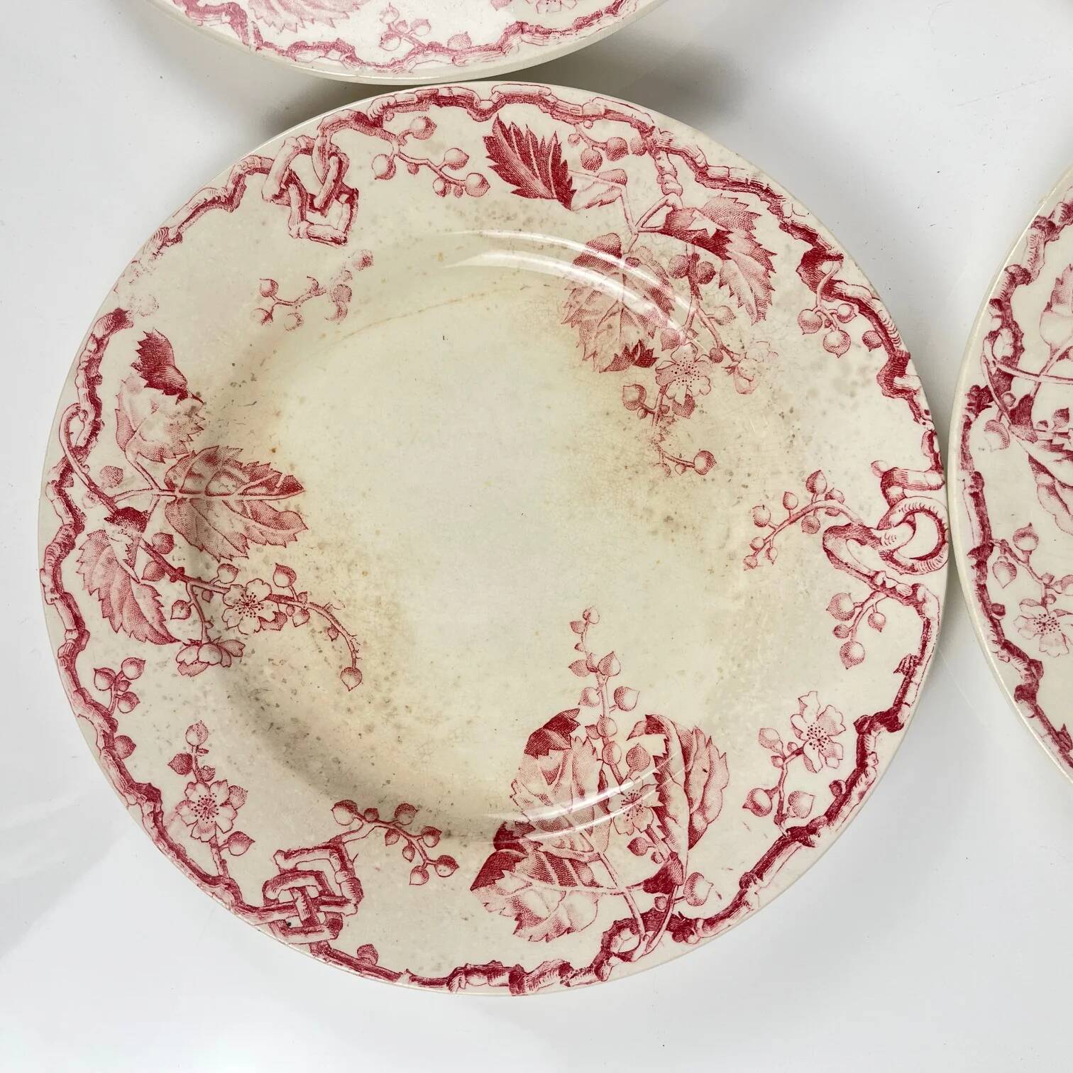 Set of 4 flat plates KG Lunéville Terre de fer, "Fontainebleau", pink, 19th century