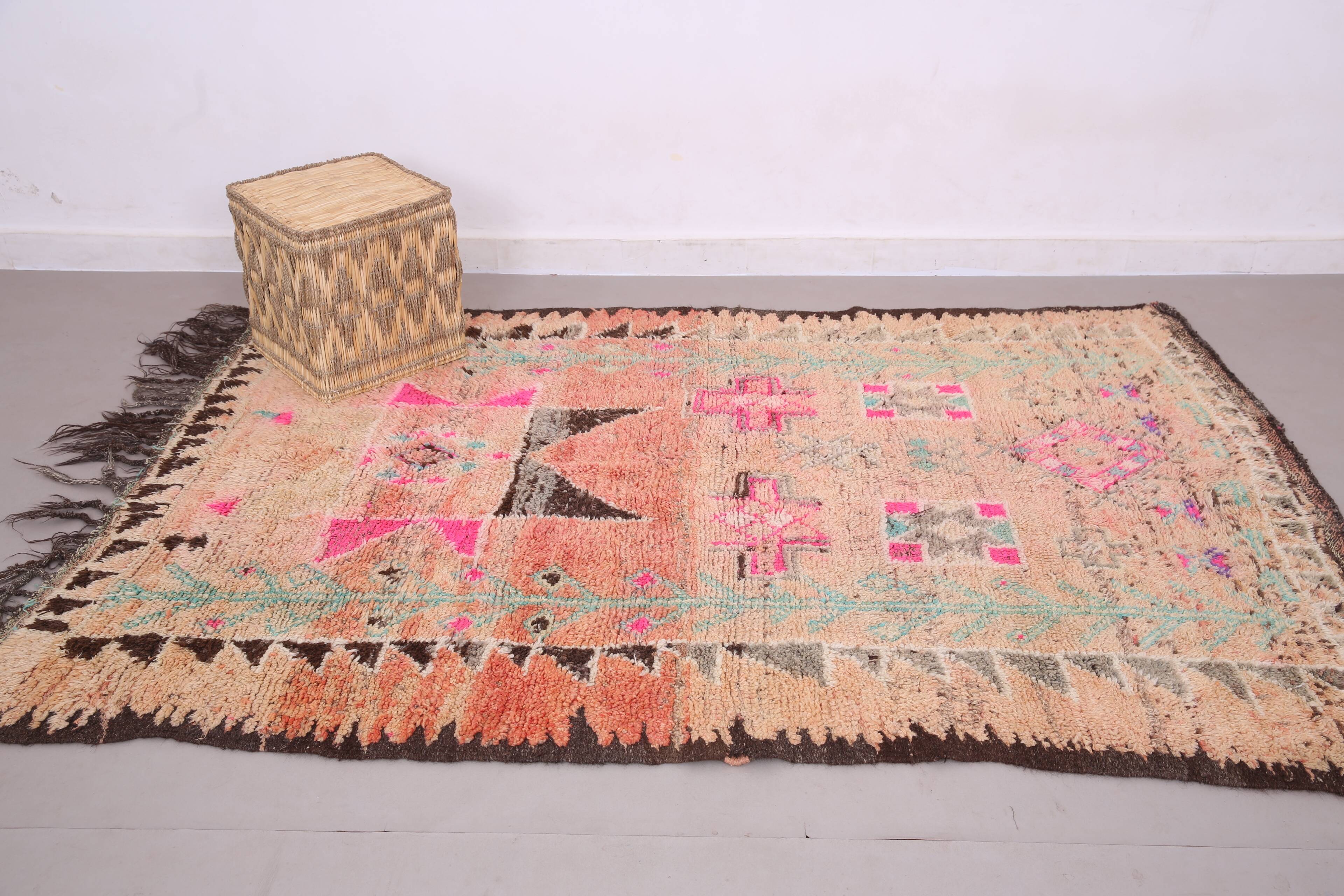 Pink vintage handmade moroccan rug 152 x 231 cm - Berber Wool Rug Antique