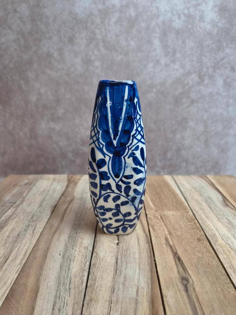 Small antique vase in blue and white earthenware, hand-painted – oriental decoration.