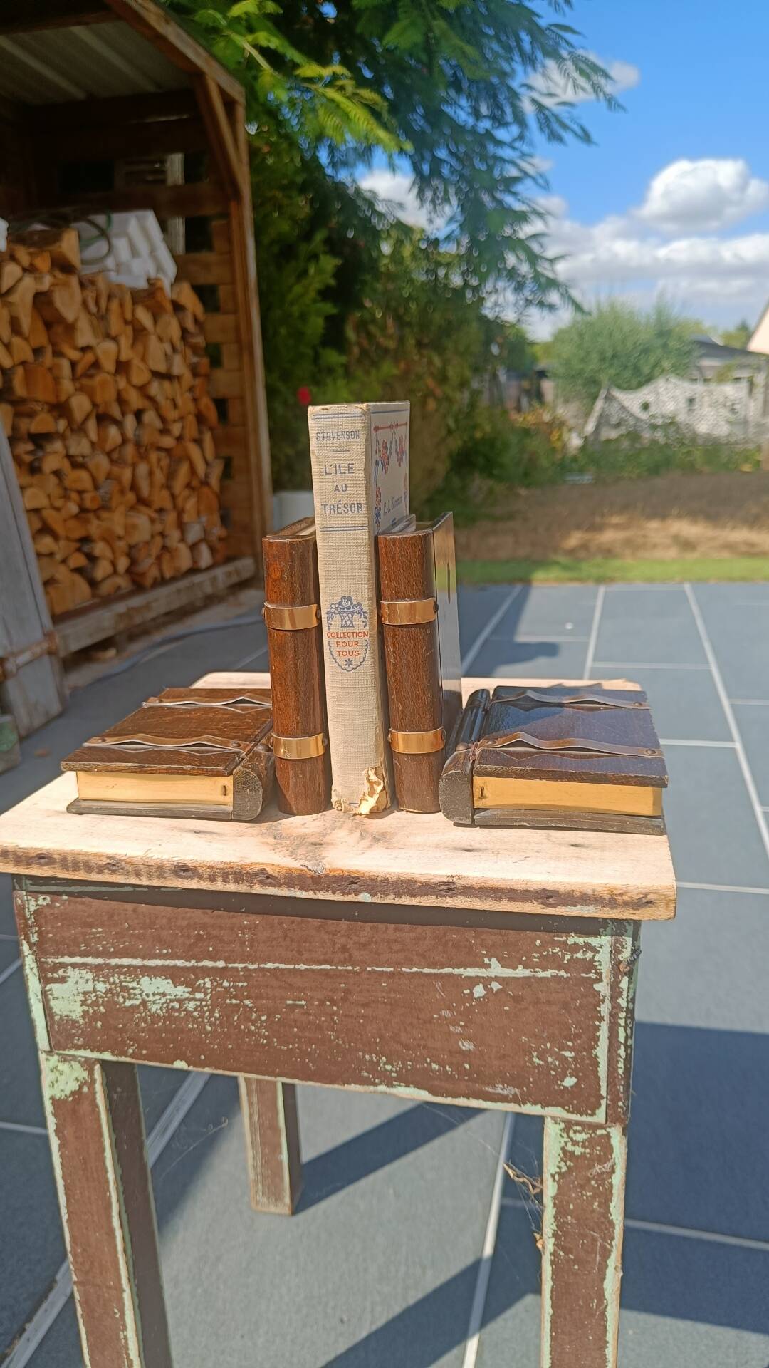 Wooden trompe-l'œil bookends with a book and box