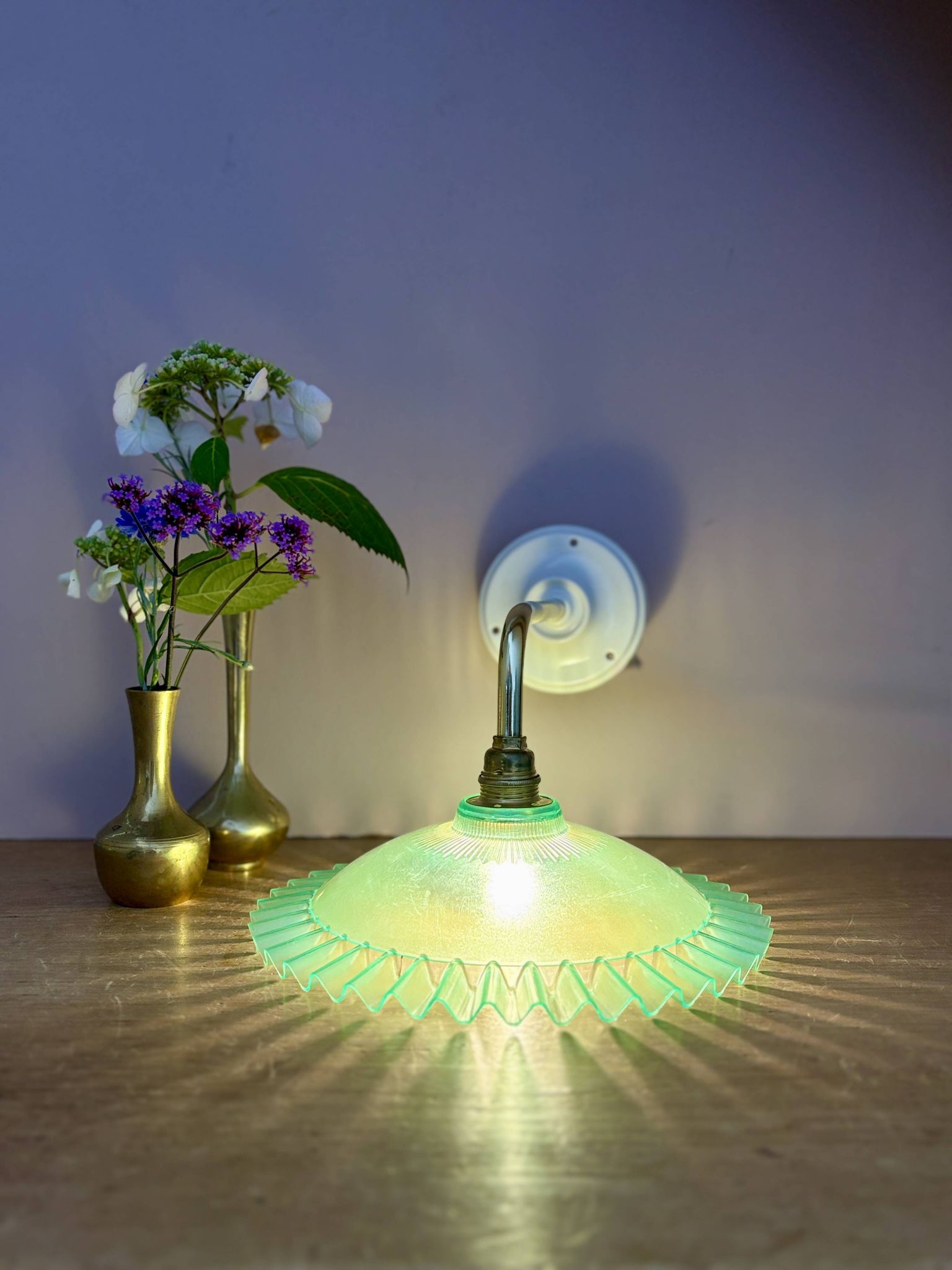 Applique coudée abat-jour vintage en plastique vert