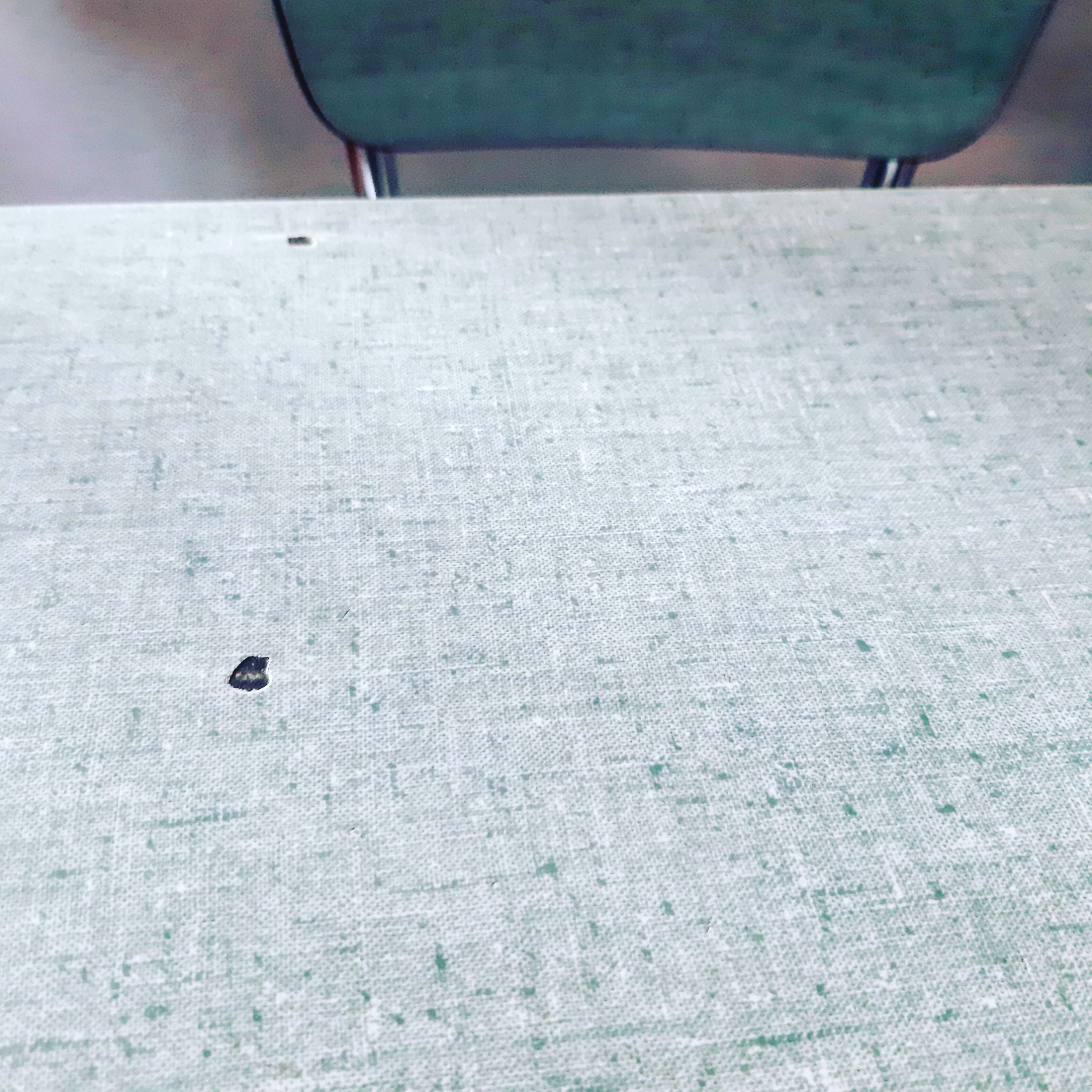 Table en formica des années 50 et ses 4 chaises assorties