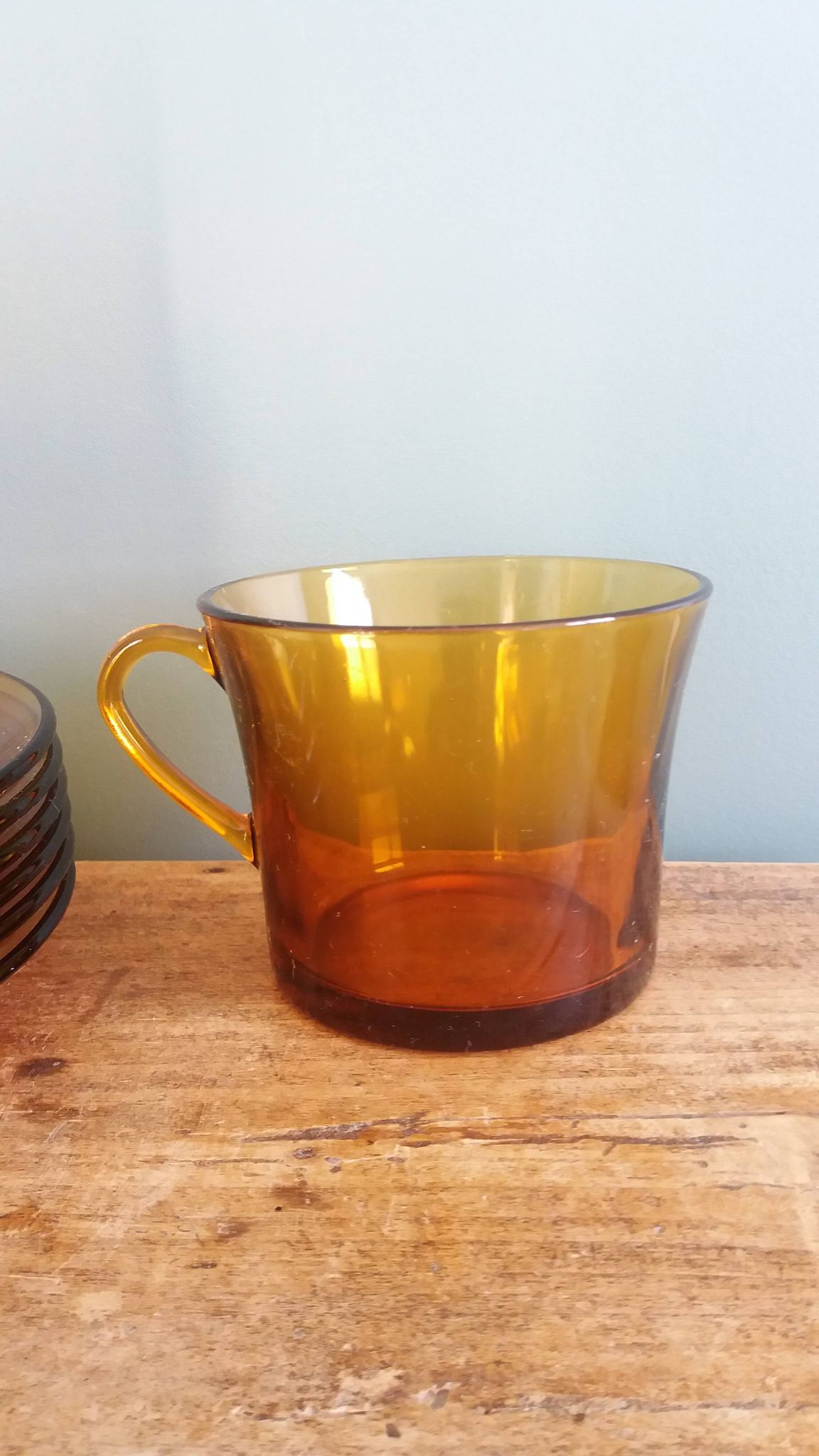 Duralex tea set, 6 large amber glass cups and saucers