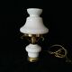 lampe de chevet en opaline blanche