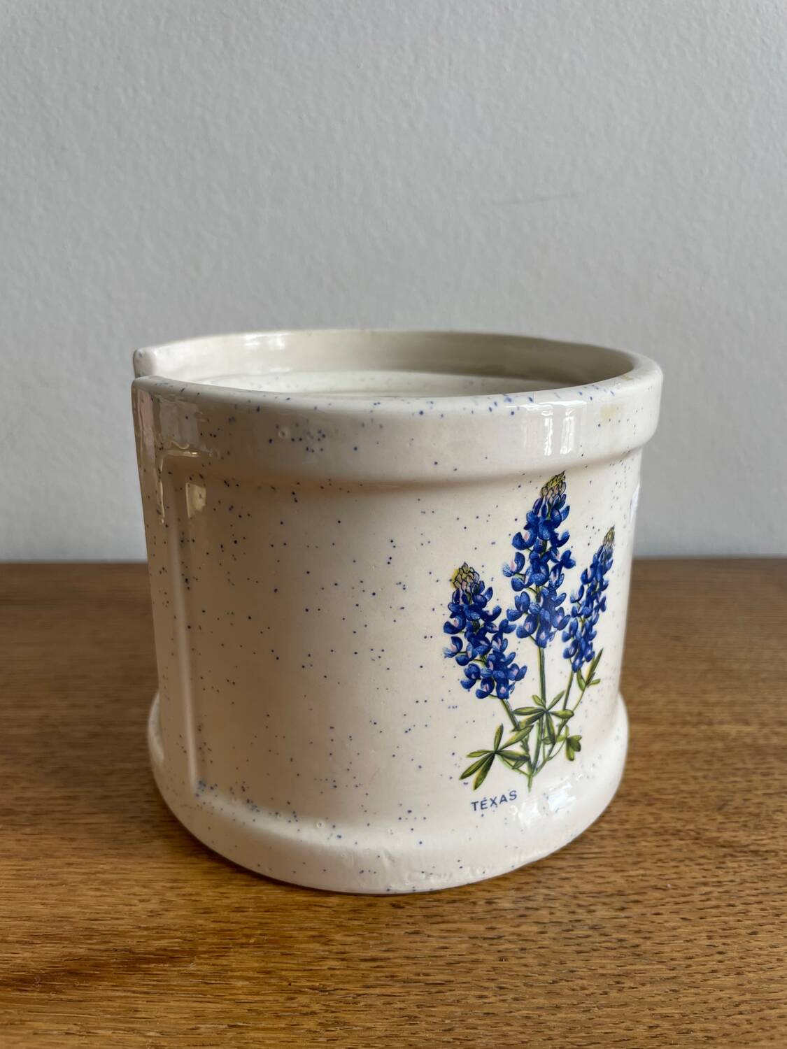 Under ceramic glasses and storage