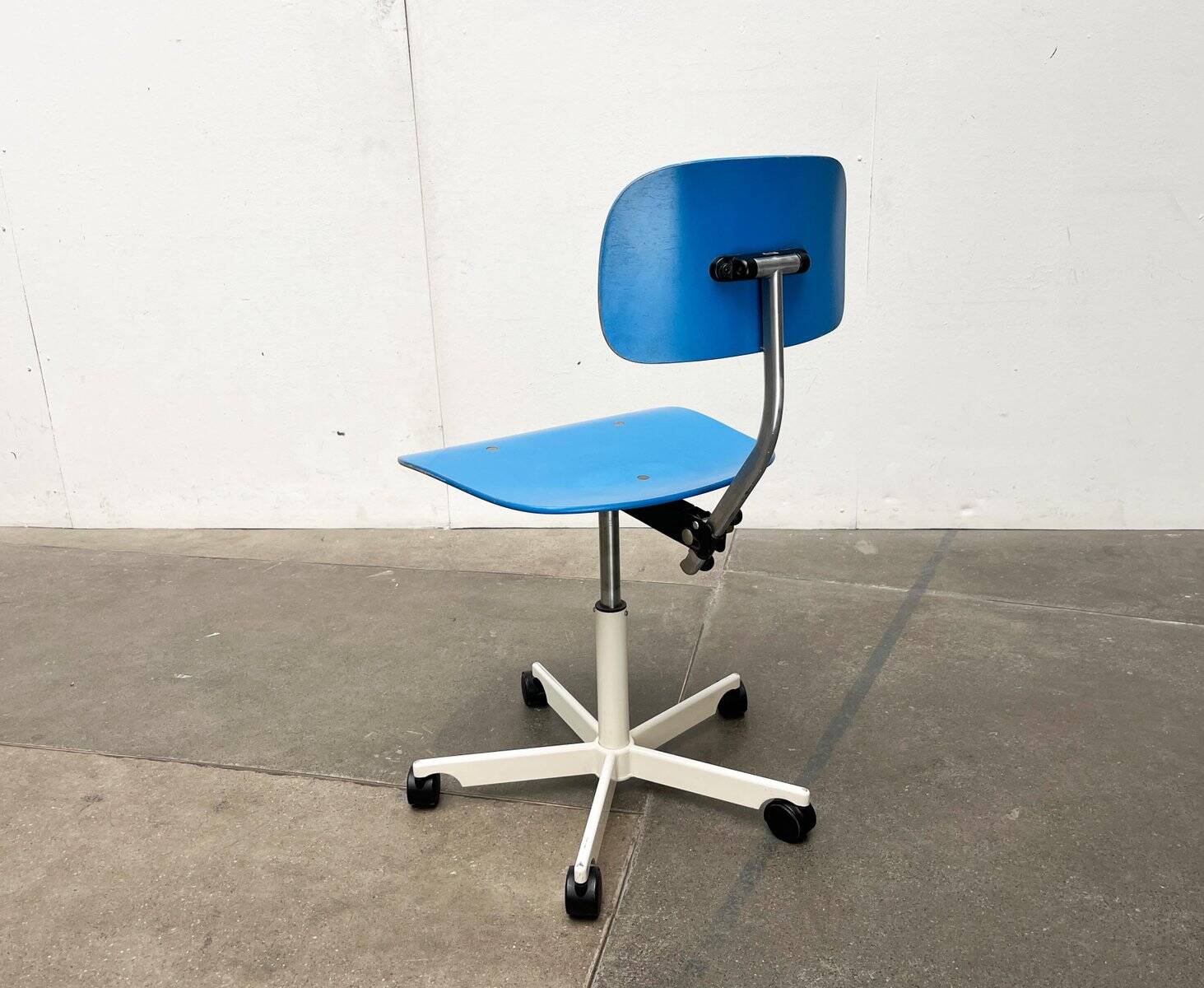 Mid-century Danish architect swivel office chair by Jørgen Rasmussen for Kevi, 1960s.