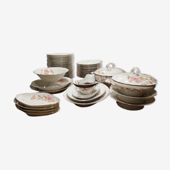 Porcelain dinner service