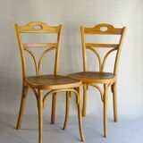 2 bistro chairs from 1905 by KOHN No. 187, wooden seats with 5 fleur-de-lis motifs