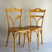 2 bistro chairs from 1905 by KOHN No. 187, wooden seats with 5 fleur-de-lis motifs