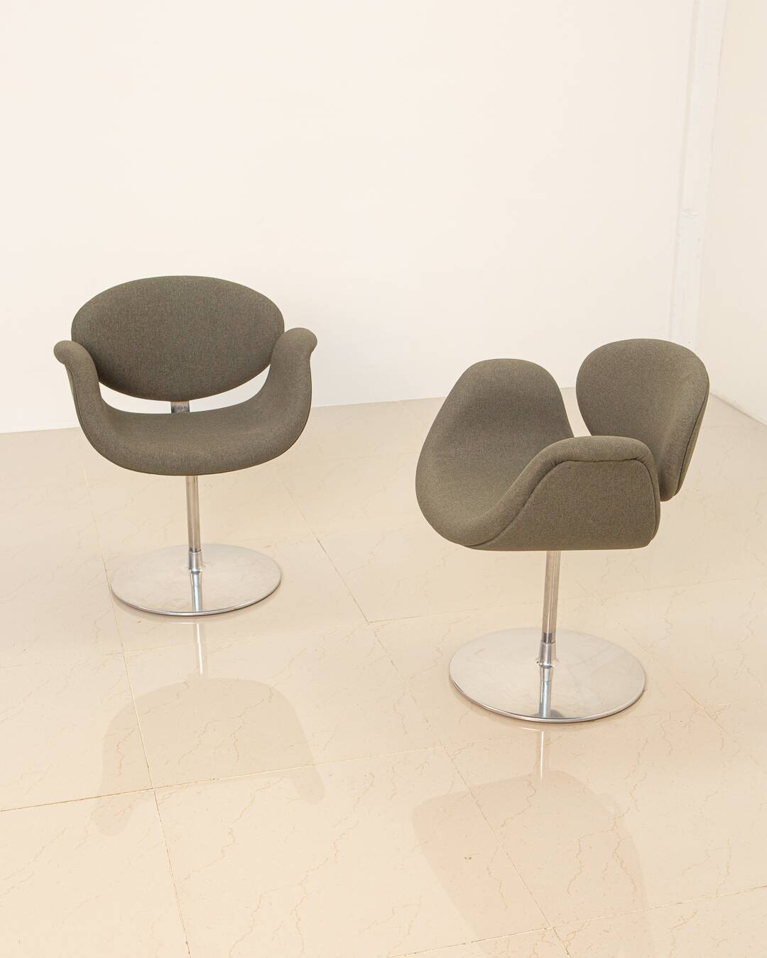 Pair of gray "Little Tulip" armchairs by Pierre Paulin for Artifort 80's