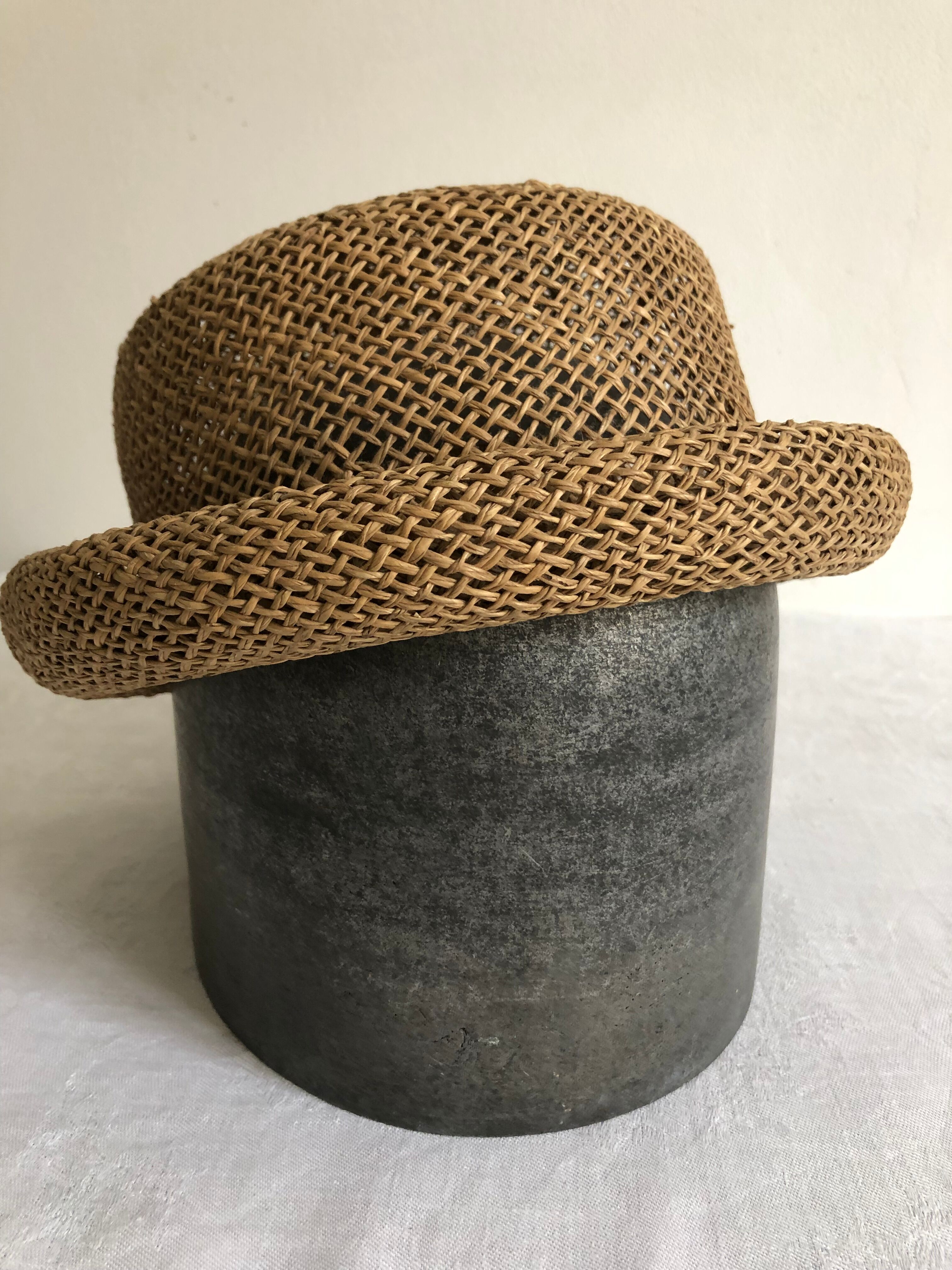 Hat shape in cast aluminum