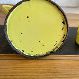 Cafetière jaune en métal émaillé