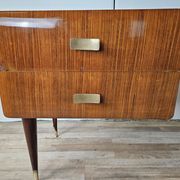 Mid-century drawer chest in mahogany, brass and glass.
