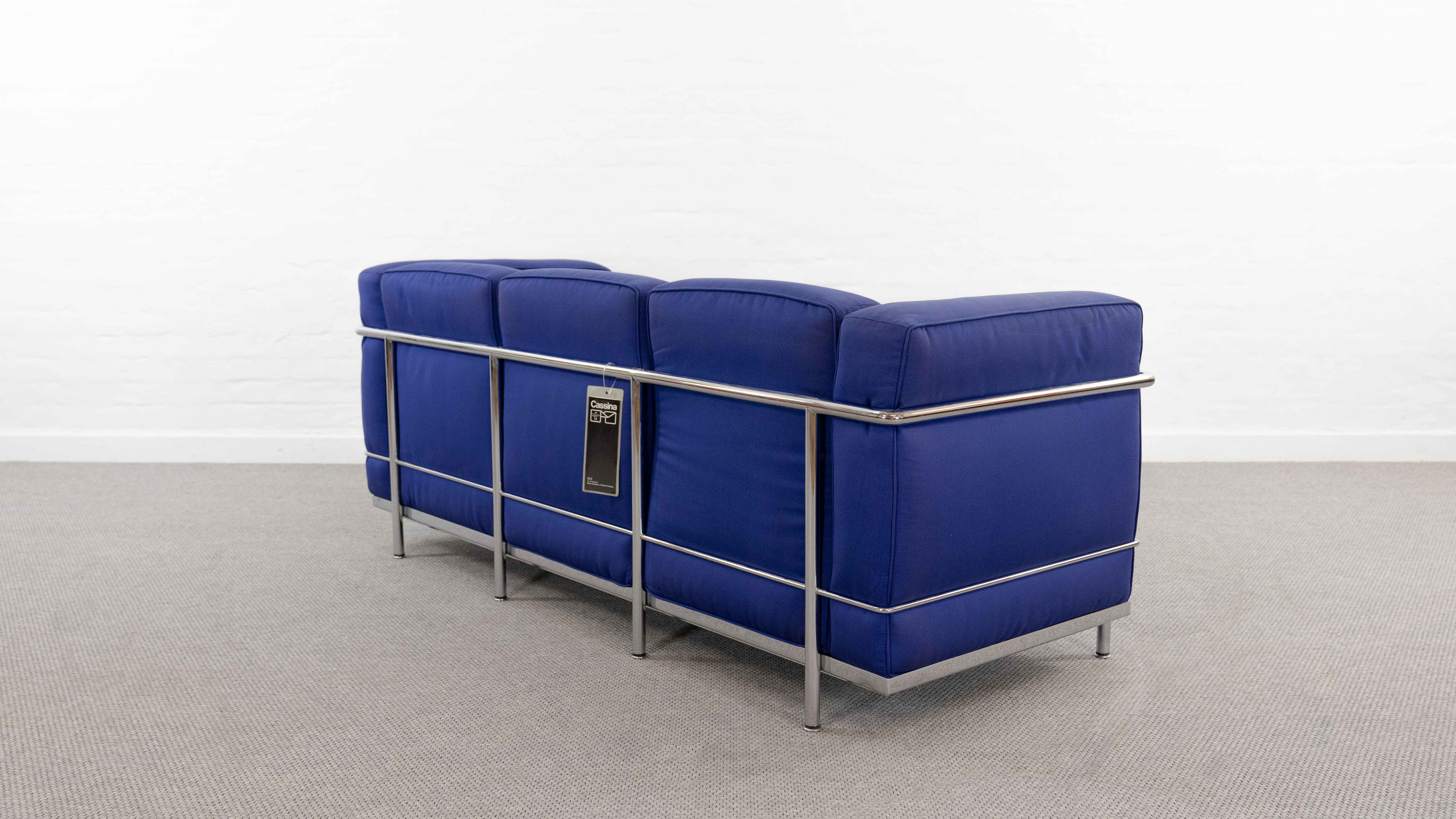 Cassina LC2 3seat Sofa by Charlotte Perriand, Le Corbusier and Pierre Jeanneret in blue fabrics