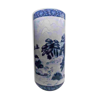Porte-parapluies en porcelaine bleue et blanche, décor de paysage, années 1970-1990