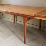 Table scandinave en teck par johannes andersen à rallonges papillon des années 60