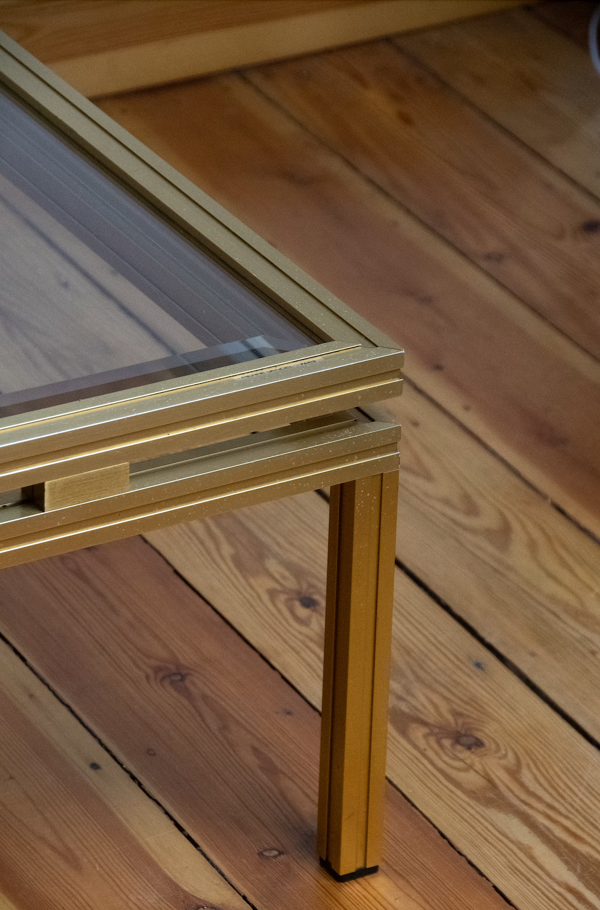Table basse par pierre vandel, 1970