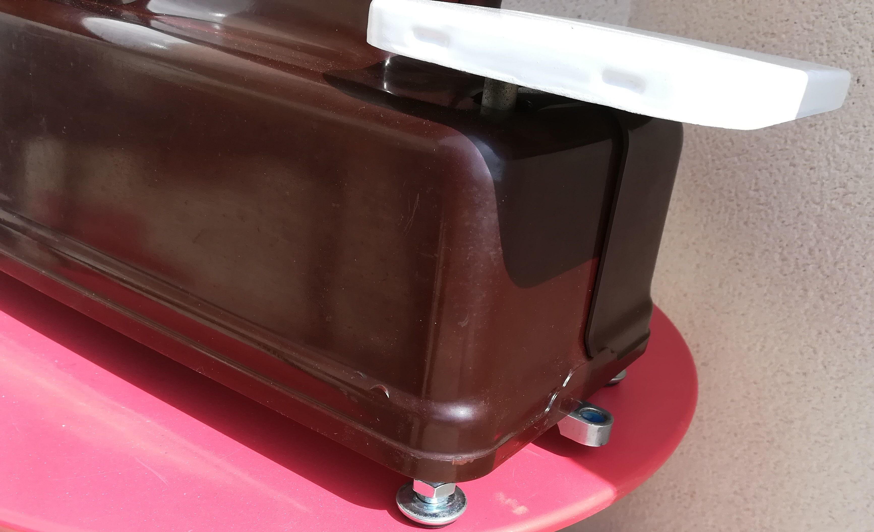 Sawbones in bakalite testut scale