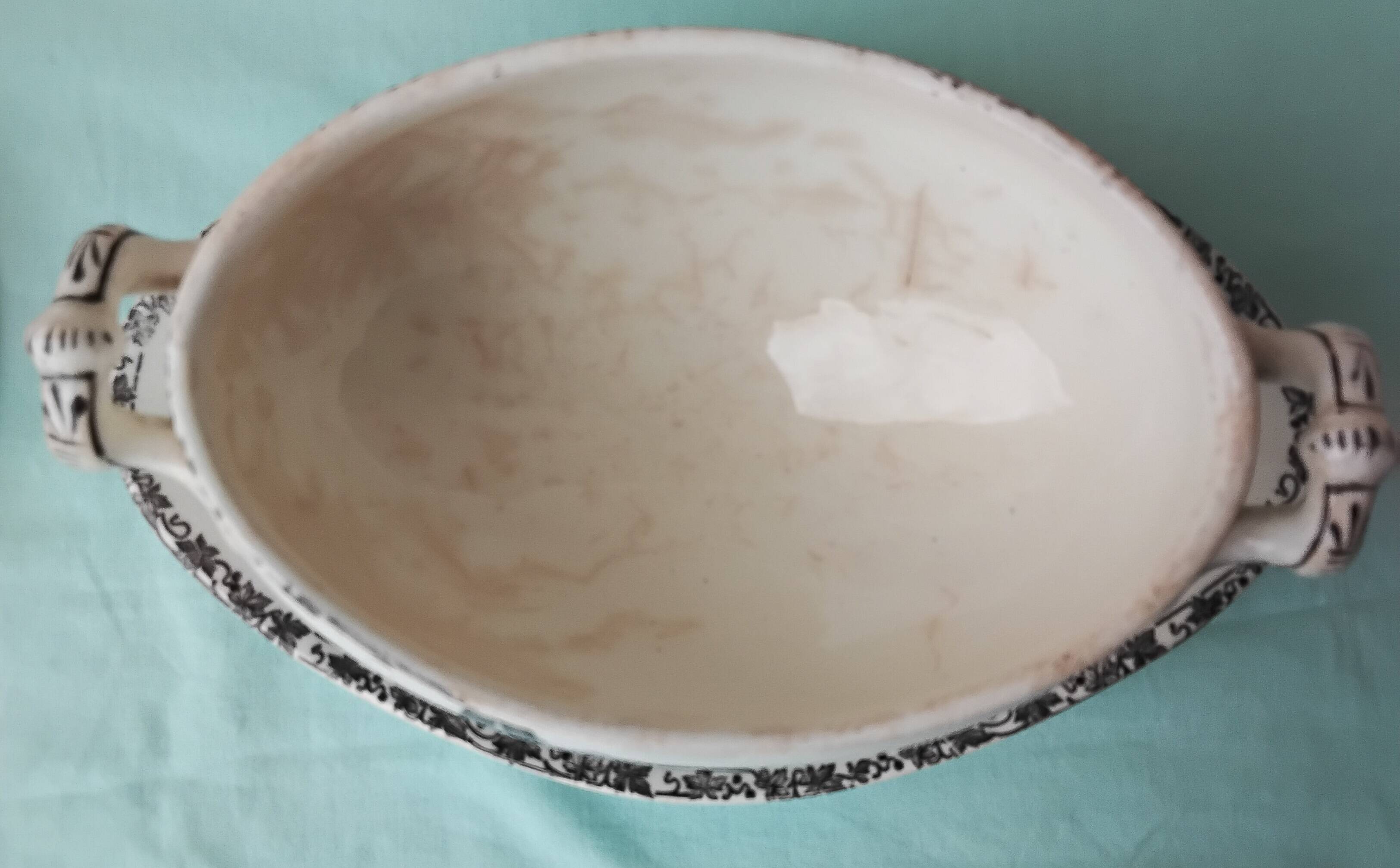 Saucière en faïence de Choisy le Roi