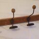 4 hooks, metal and logs of wood