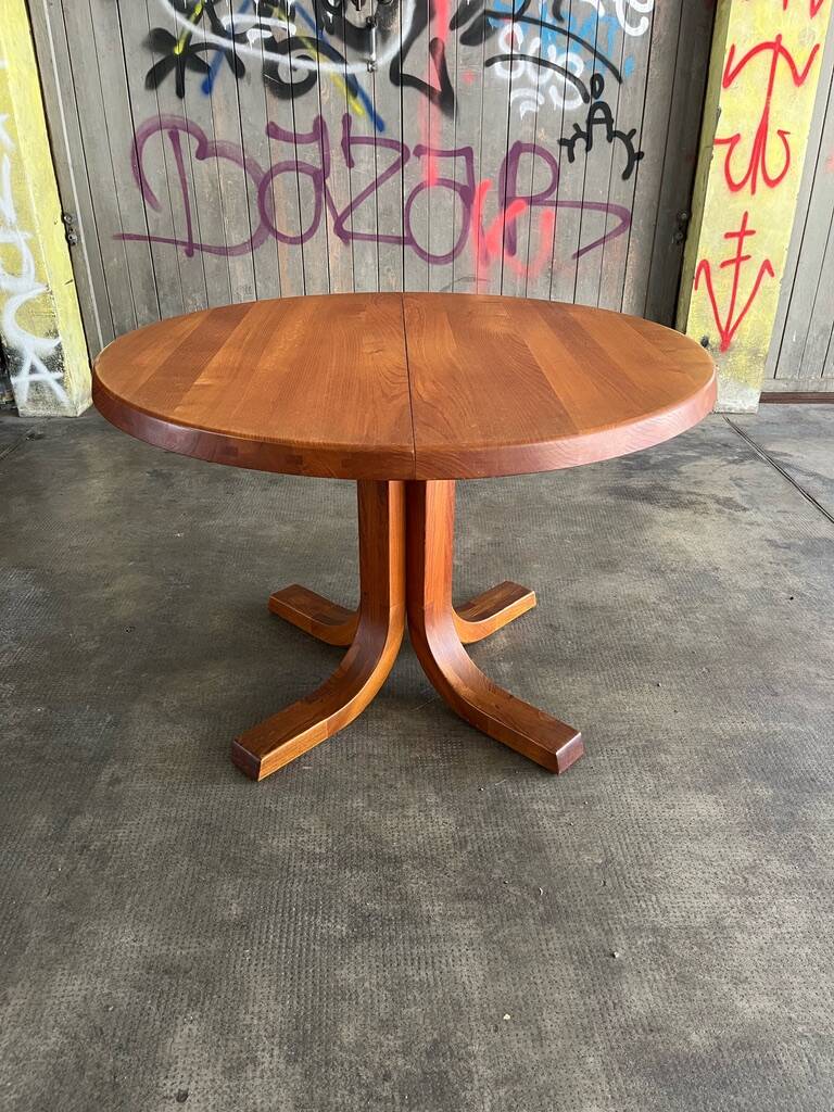 Table T40 in solid oak by Pierre Chapo from around 1970.