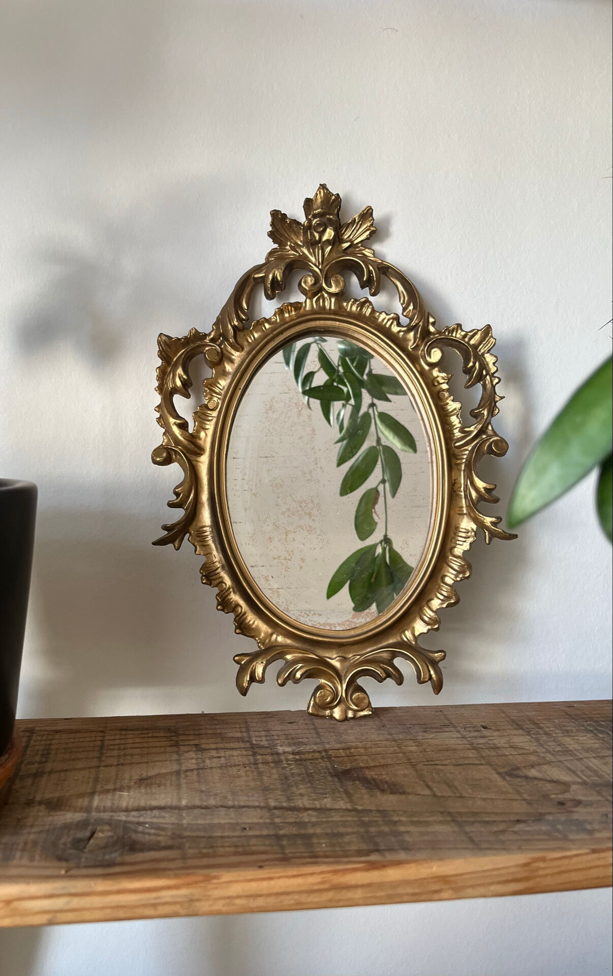 Petit miroir ovale signé Tallandier en laiton doré style Rococo – 30x2