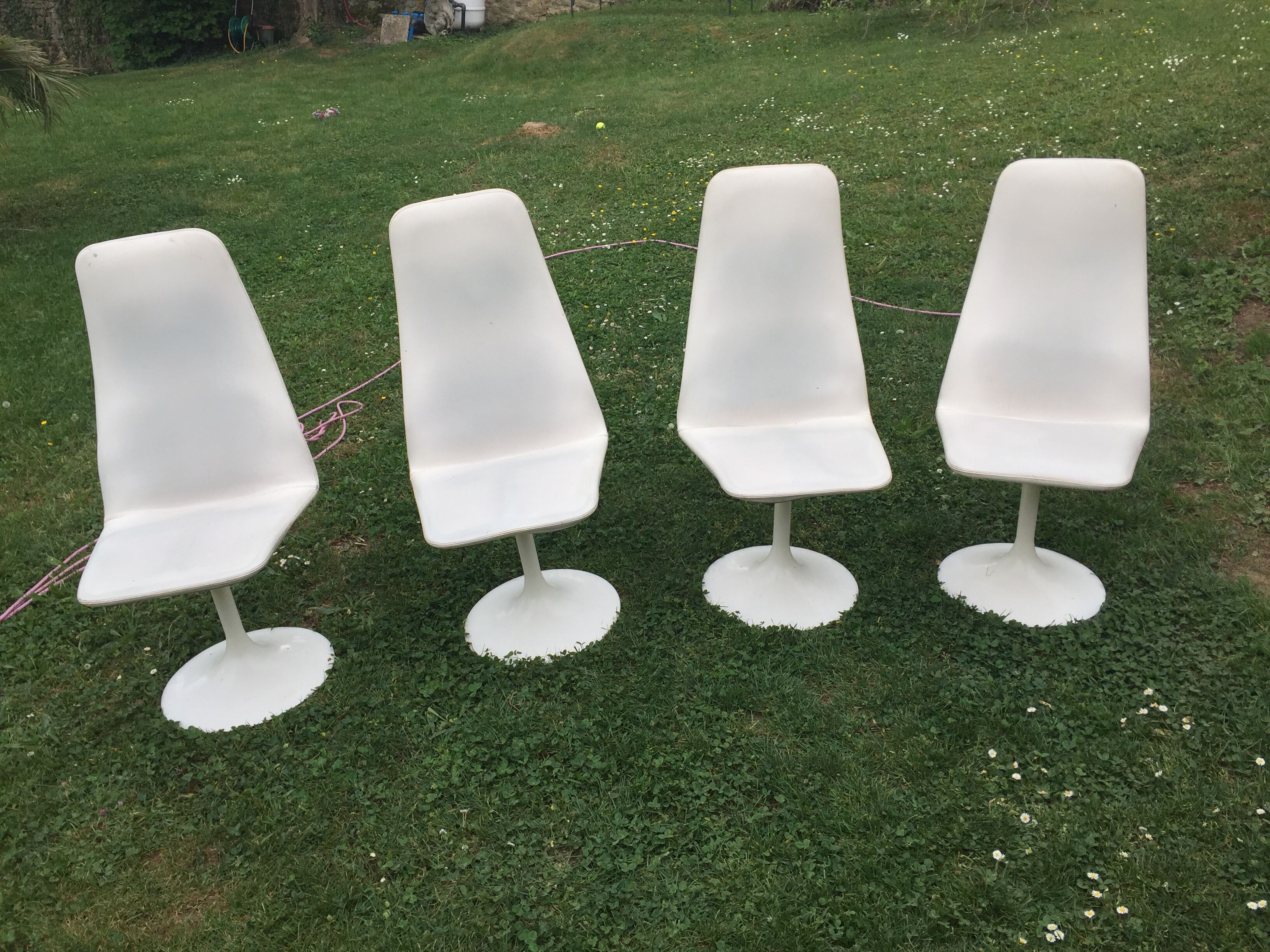 4 vintage tulip foot chairs