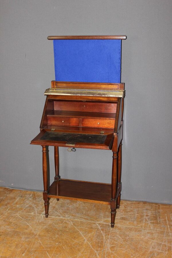 Bureau dos d'âne en acajou de style Directoire, XXe