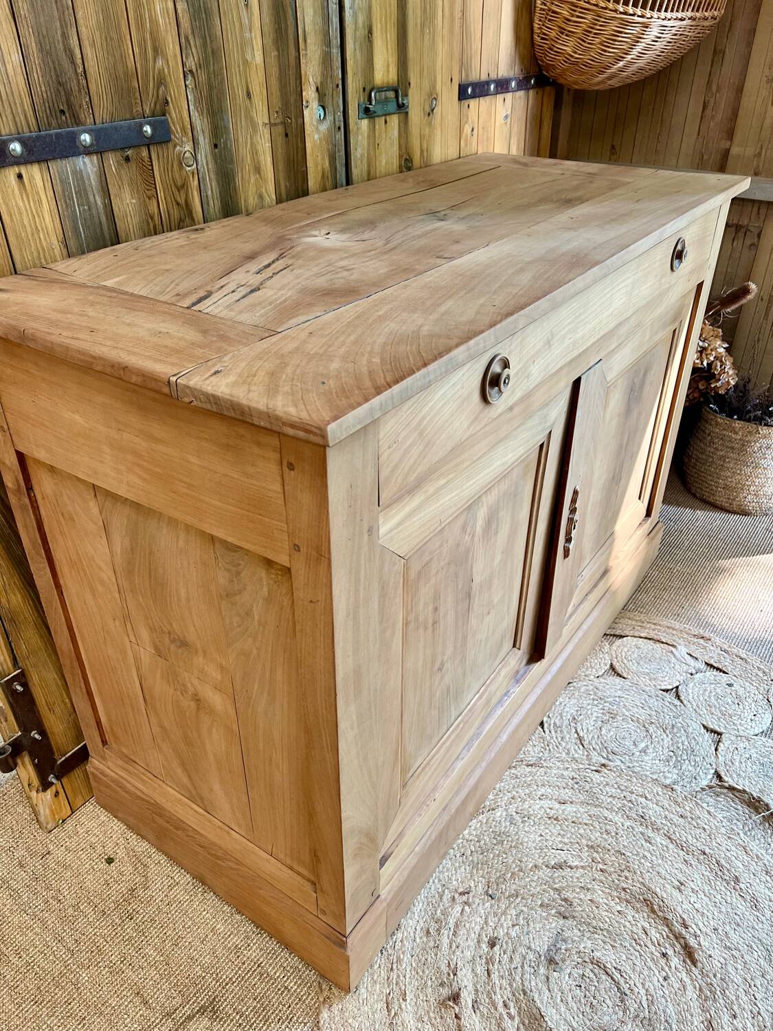 Solid wood sideboard