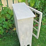 Small hanging cabinet or medicine cabinet