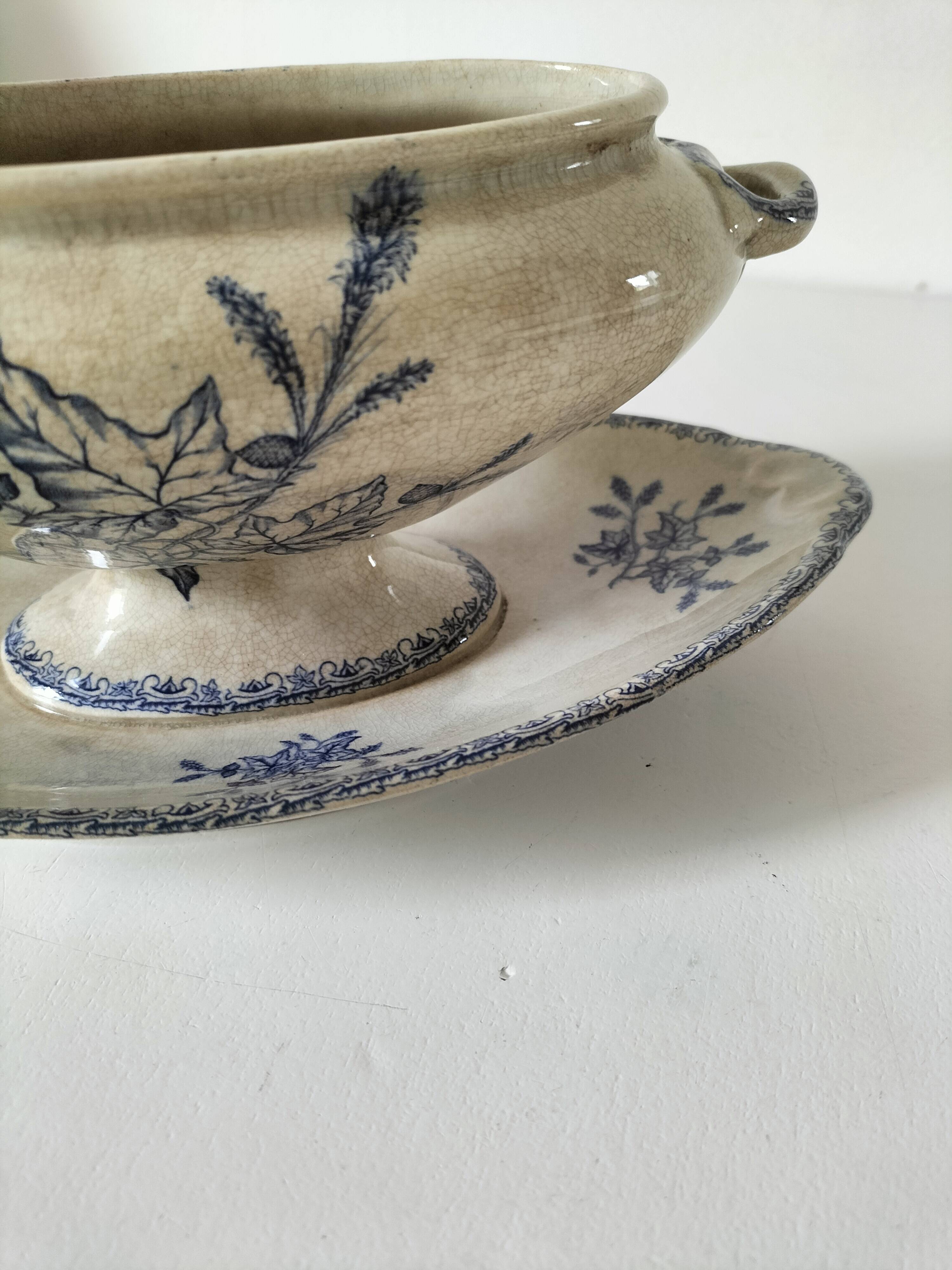 Small vegetable dish on a stand HB Choisy-le-Roi decoration Pine late 19th century