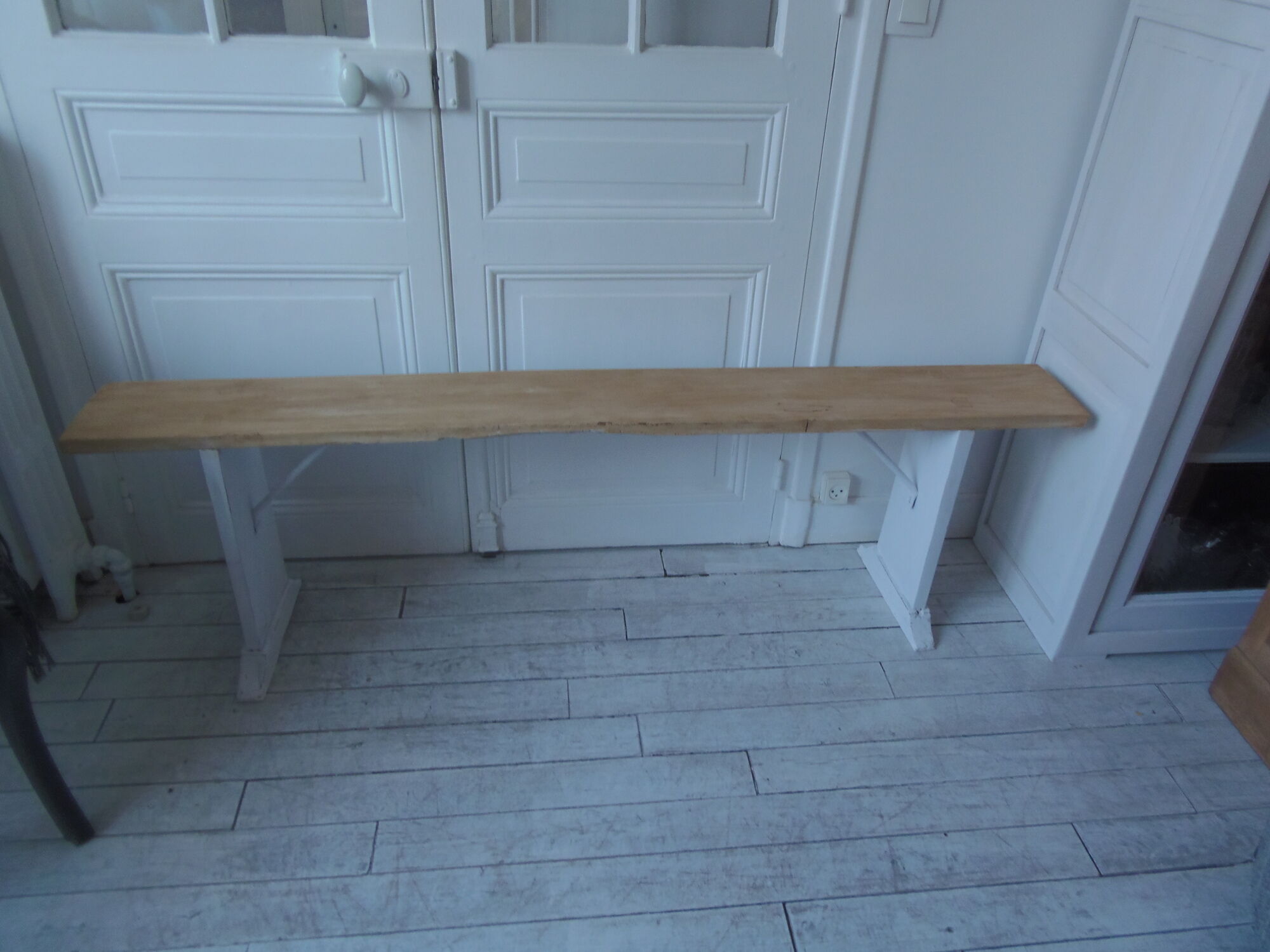 Farm bench, end of bed leg patinated pearl gray, wooden seat