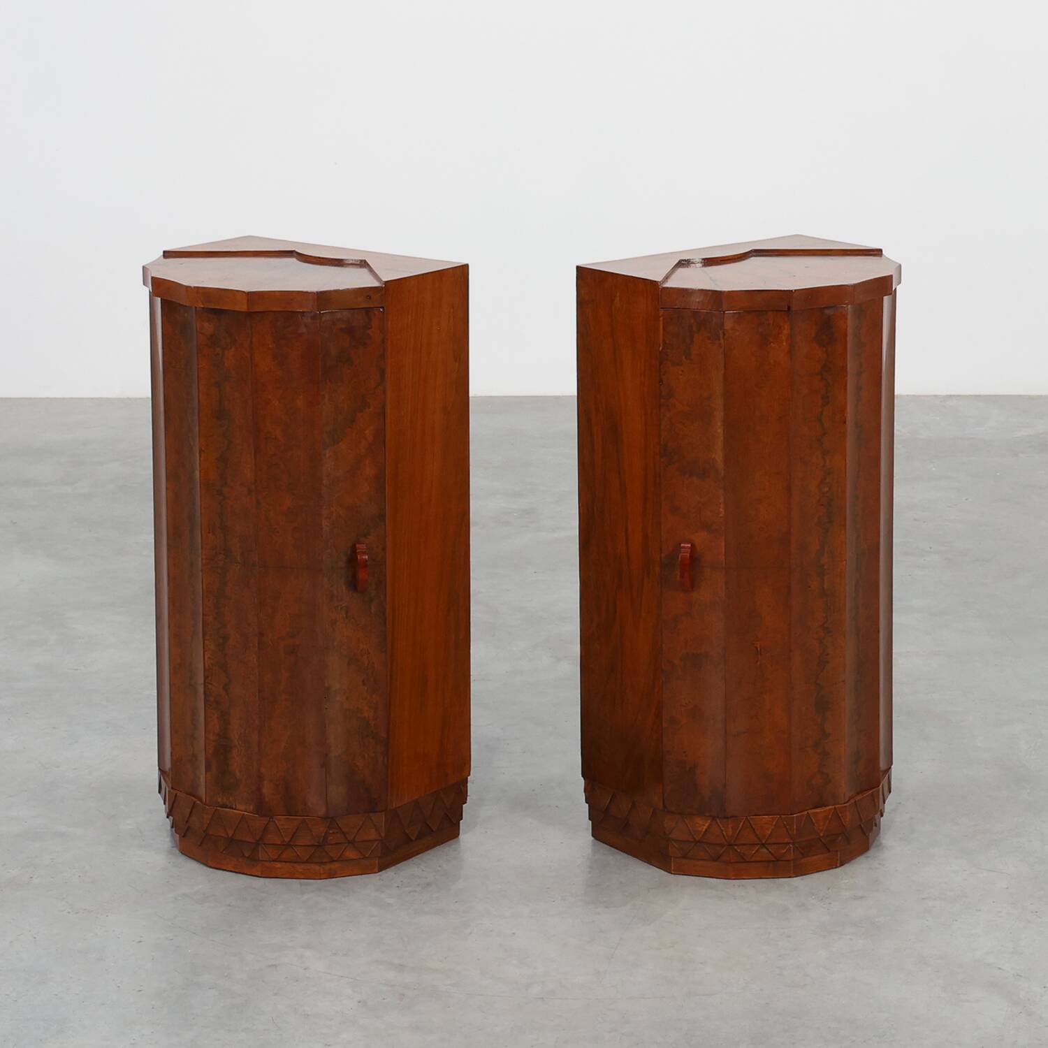 Pair of 2 Walnut Italian Art Deco Nightstands, Italy 1920