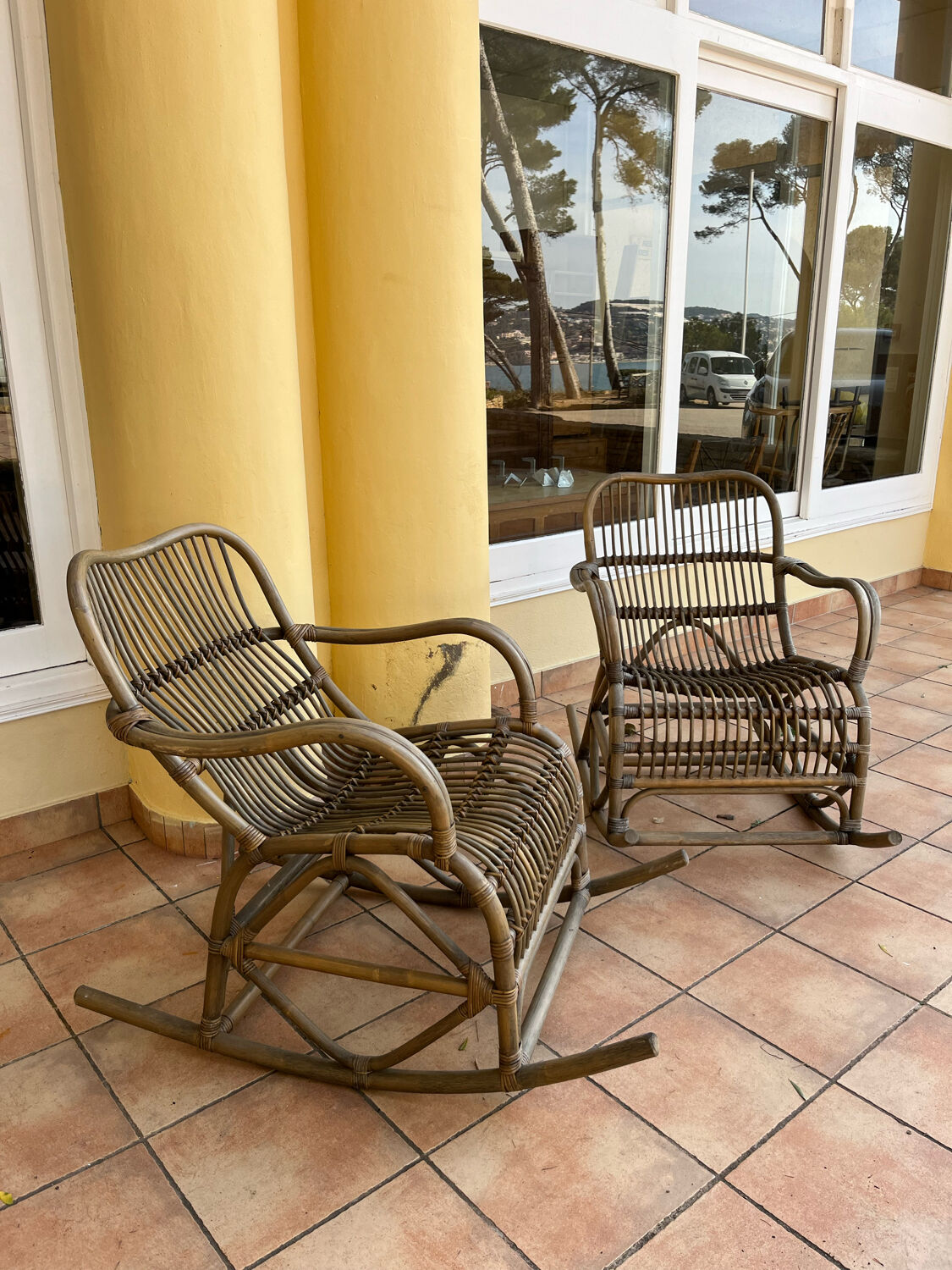 Pair of rocking-chairs in rattan 70s