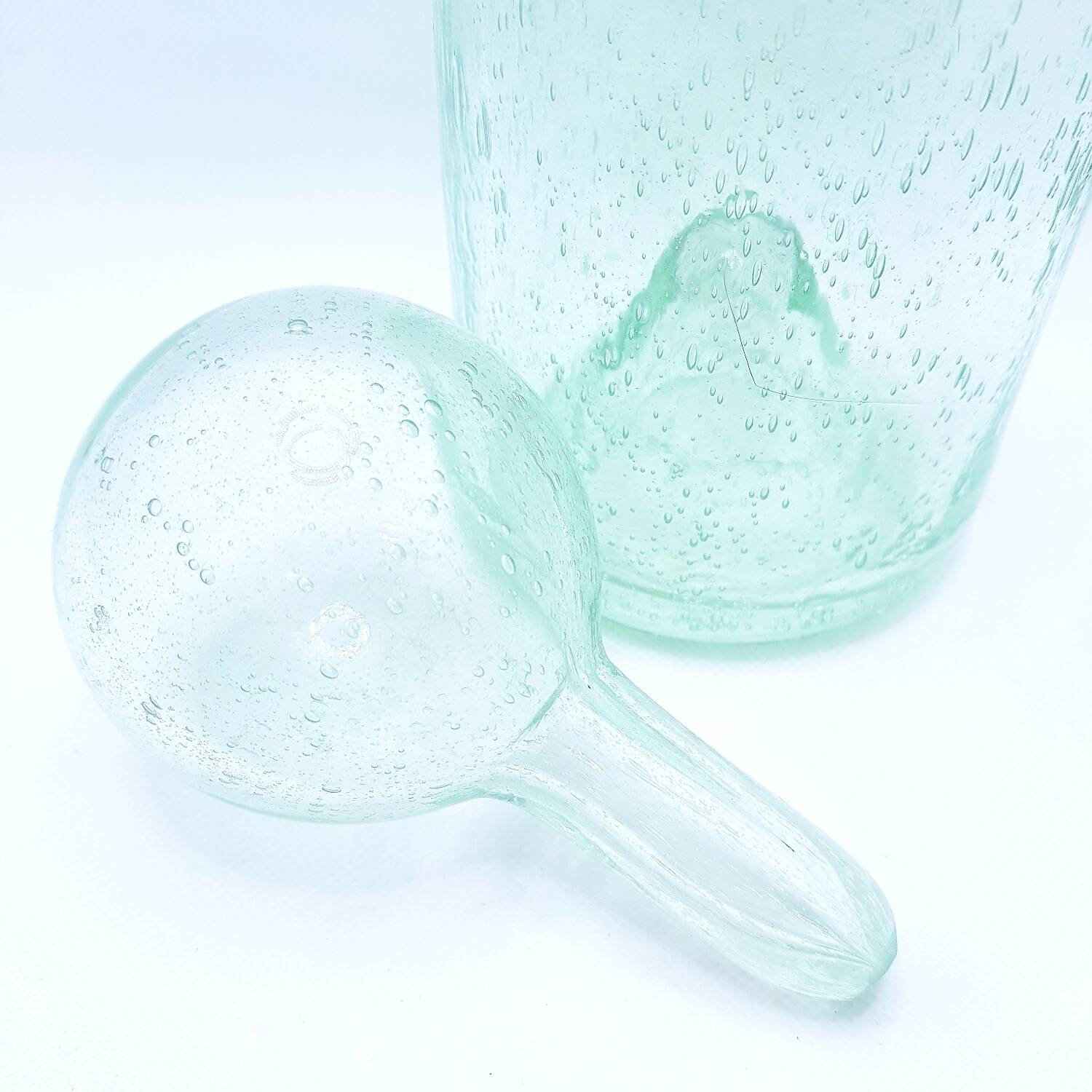 Carafe en verre soufflé bouche Biot