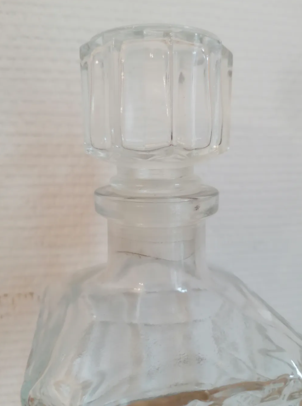 Glass decanter