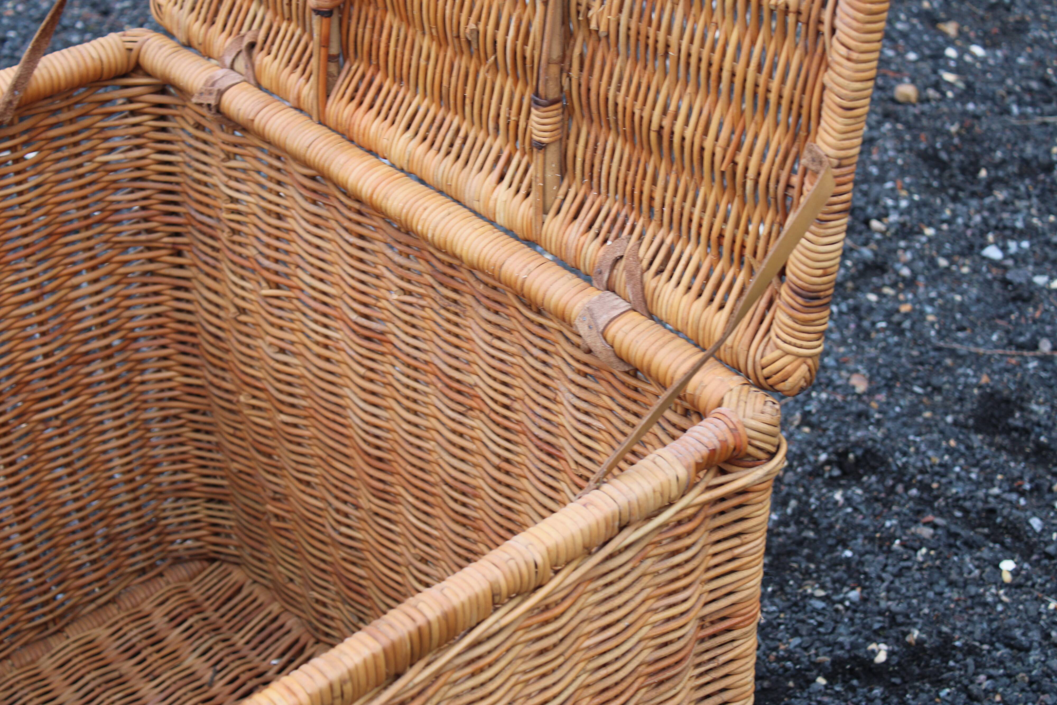 Wicker chest