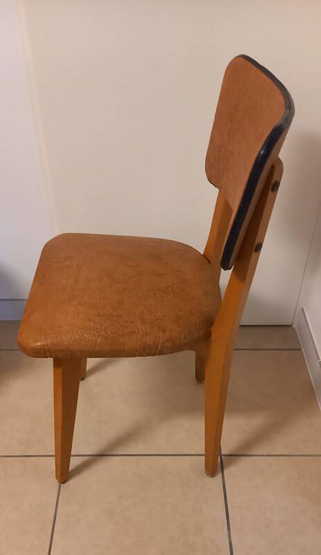 Set of 4 vintage chairs in solid beech and caramel faux leather.