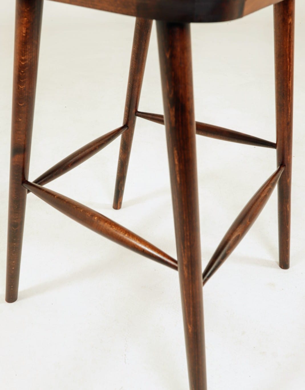 Bar stools matching the vintage style, in pink corduroy.