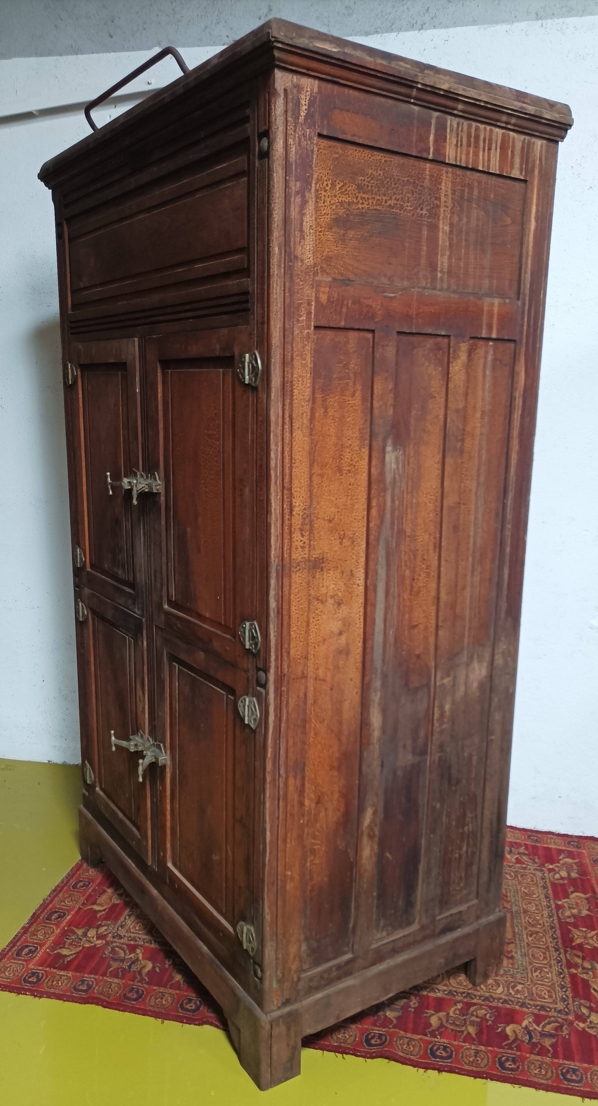 Xavier Aubert Dijon butcher's cooler in solid oak, professional furniture