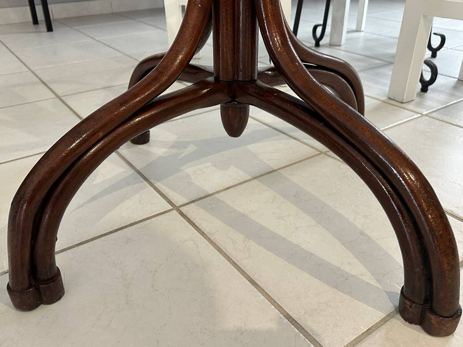 Parrot coat rack Thonet 1920s