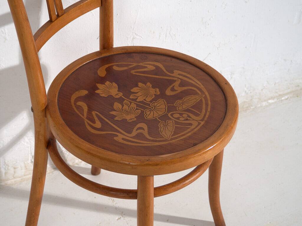 Vintage dining chairs Thonet / TON (c.1920-1950). Set of 8 pieces.