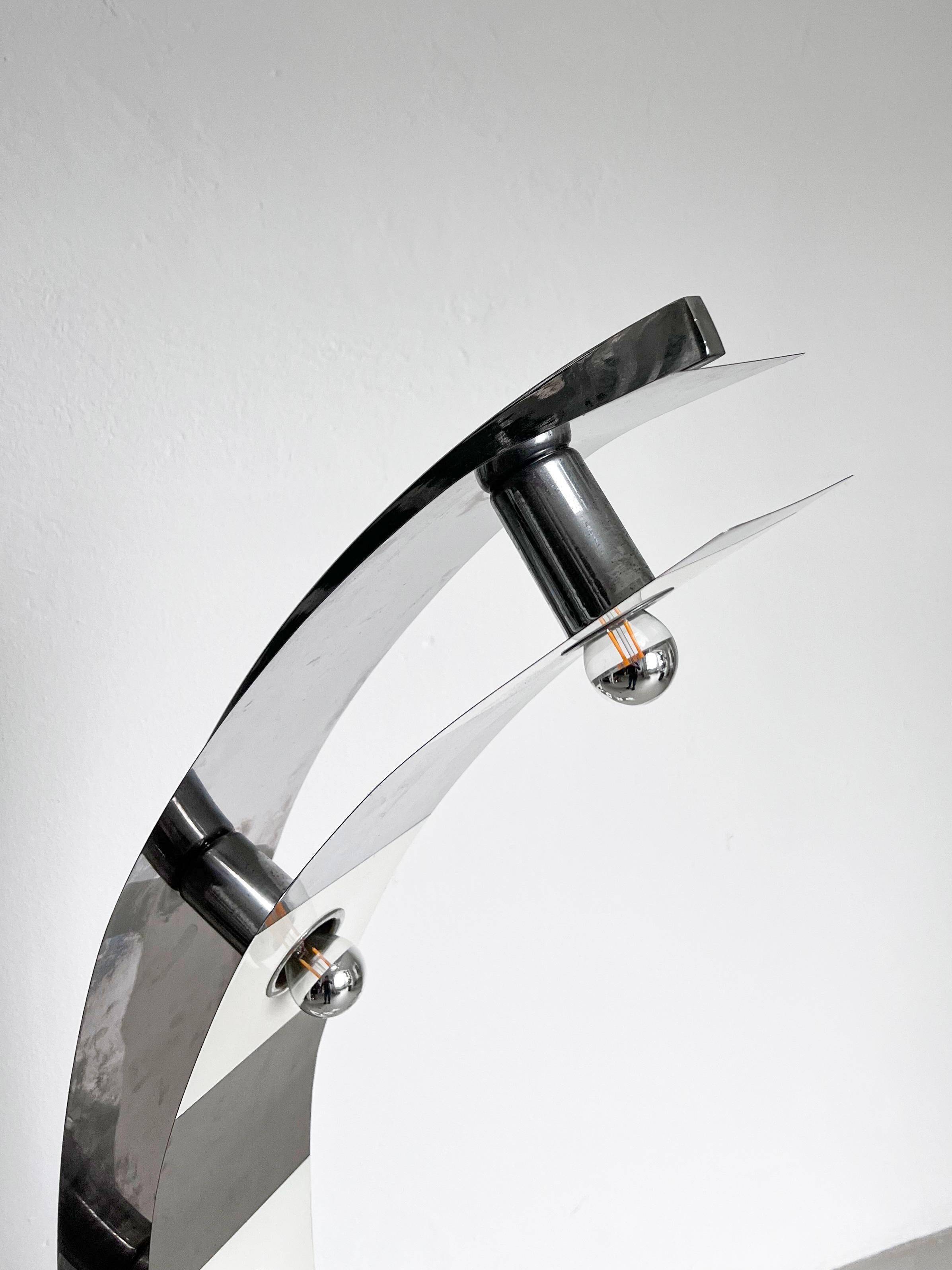 Sculptural space age floor lamp in marble and chrome metal, italian design