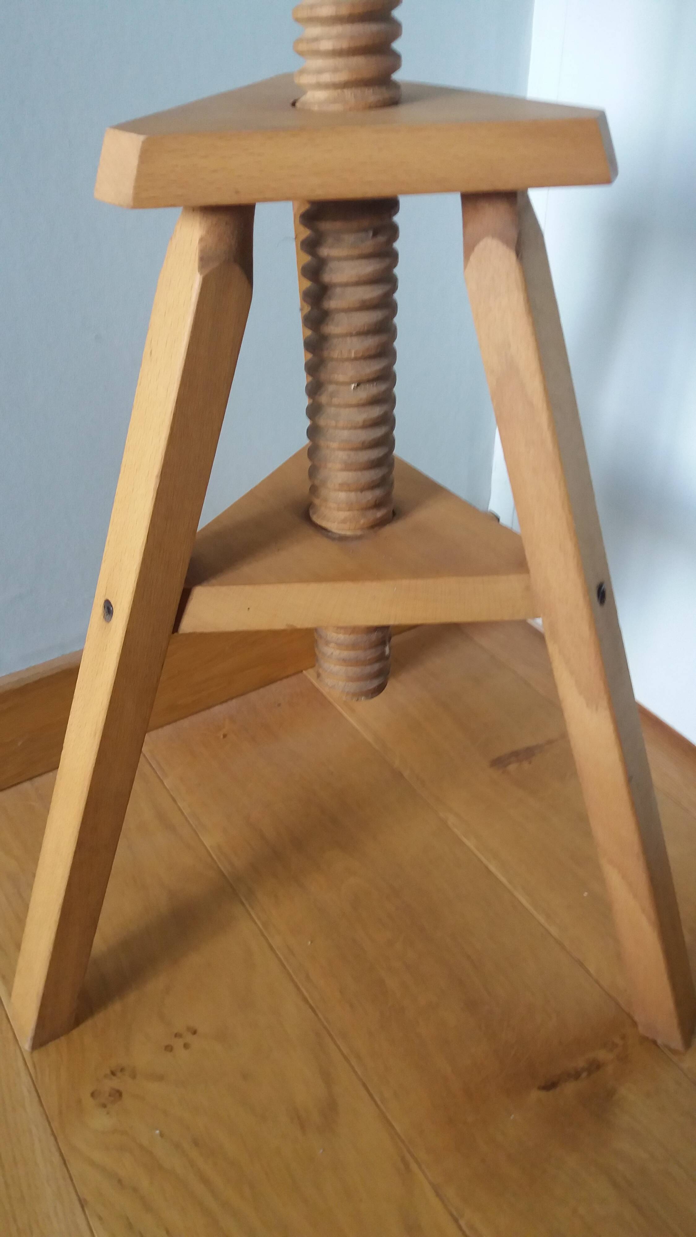 Tripod stool with a screw.